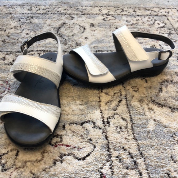 SAS Shoes - WHITE & SILVER ADJUSTABLE STRAPS SAS SHOES